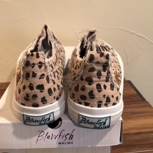 Blowfish Play Latte Spots canvas leisure shoe. Size 6.5 - Picture 3 of 5